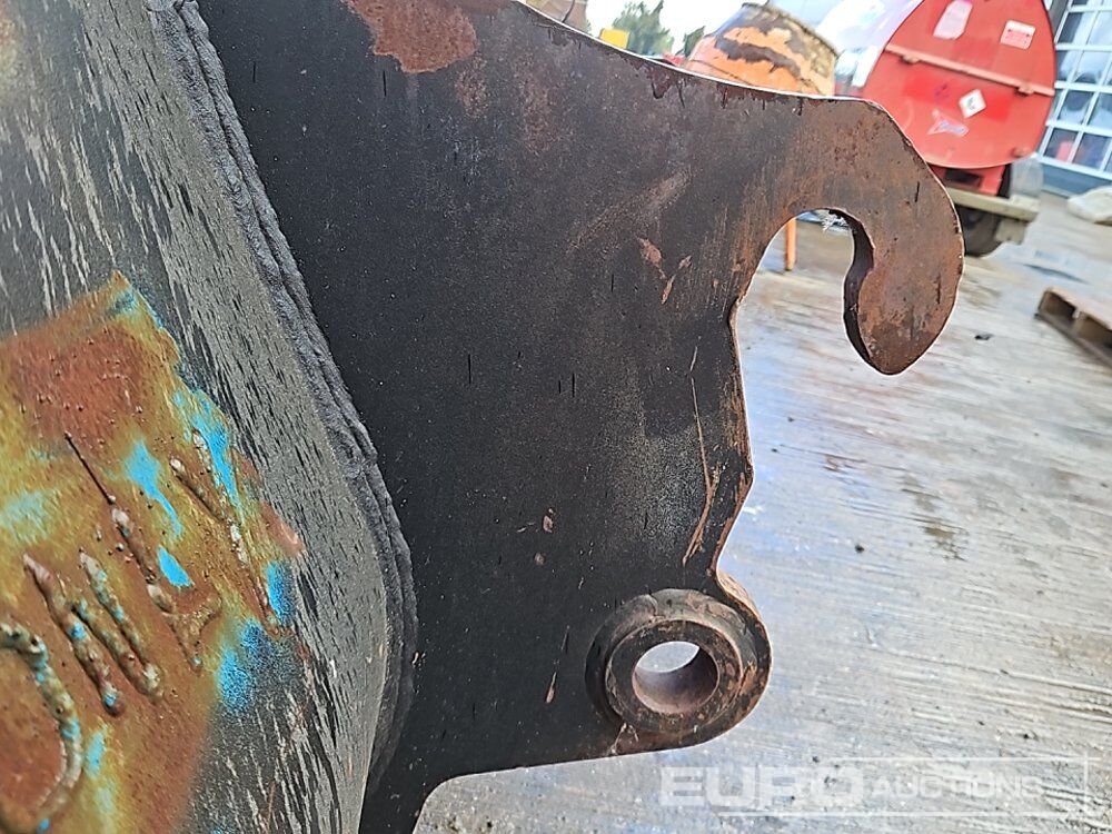 Godet 62" Loading Bucket to suit Telehandler: photos 14