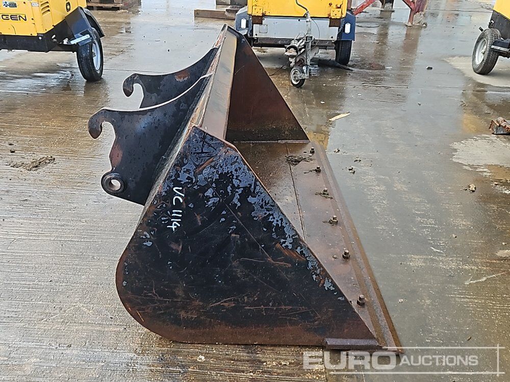 Godet 62" Loading Bucket to suit Telehandler: photos 6