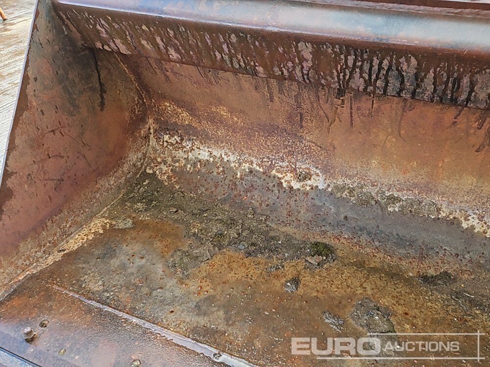 Godet 62" Loading Bucket to suit Telehandler: photos 12