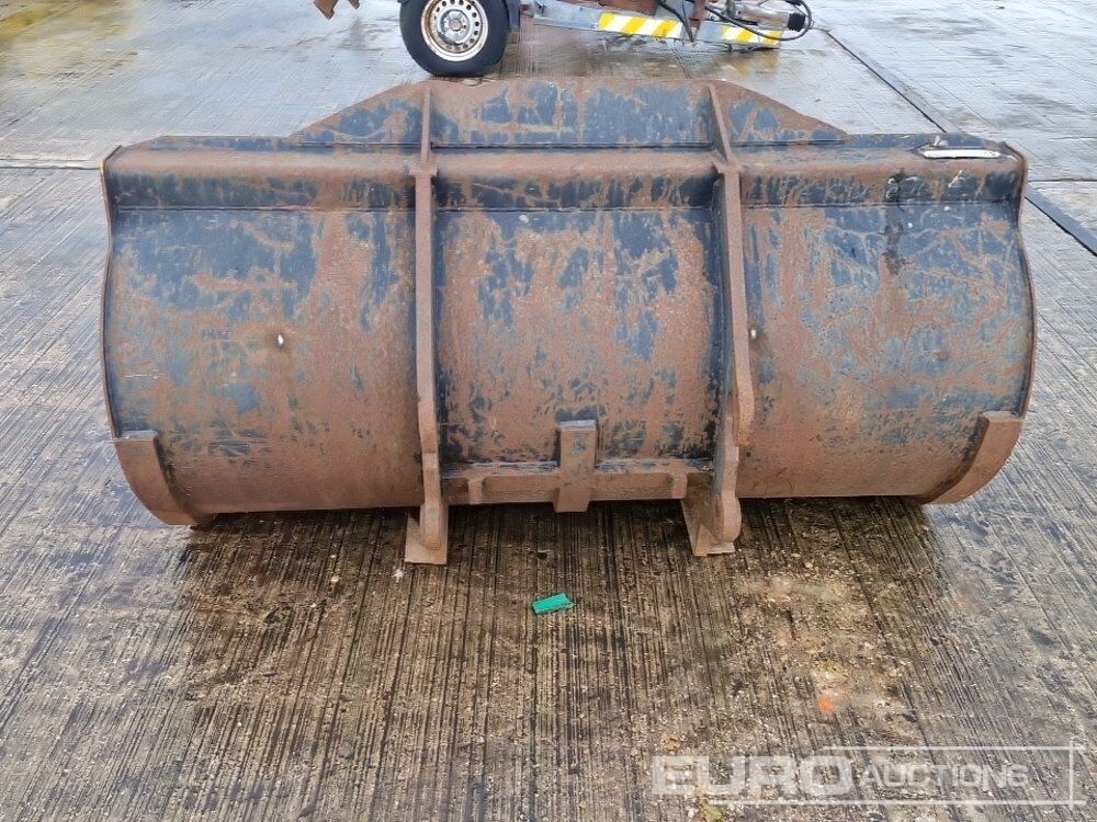 68" Loading Bucket to suit Telehandler - Godet: photos 4 68" Loading Bucket to suit Telehandler - Godet: photos 4