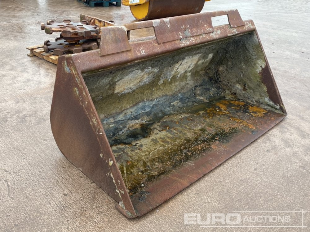 72" Front Loading Bucket to suit Manitou Telehandler - Godet: photos 1 72" Front Loading Bucket to suit Manitou Telehandler - Godet: photos 1