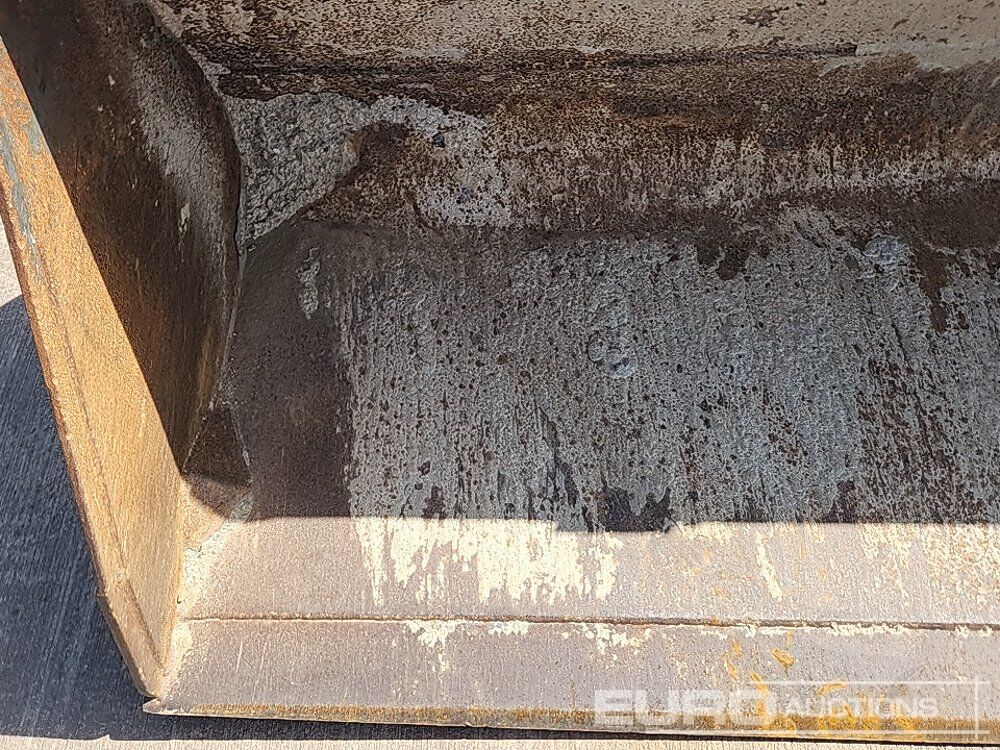 90" Front Loading Bucket to suit Manitou Telehandler - Godet: photos 5 90" Front Loading Bucket to suit Manitou Telehandler - Godet: photos 5