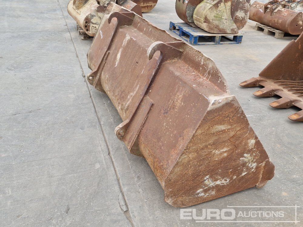 90" Loading Bucket to suit Telehandler - Godet: photos 5 90" Loading Bucket to suit Telehandler - Godet: photos 5