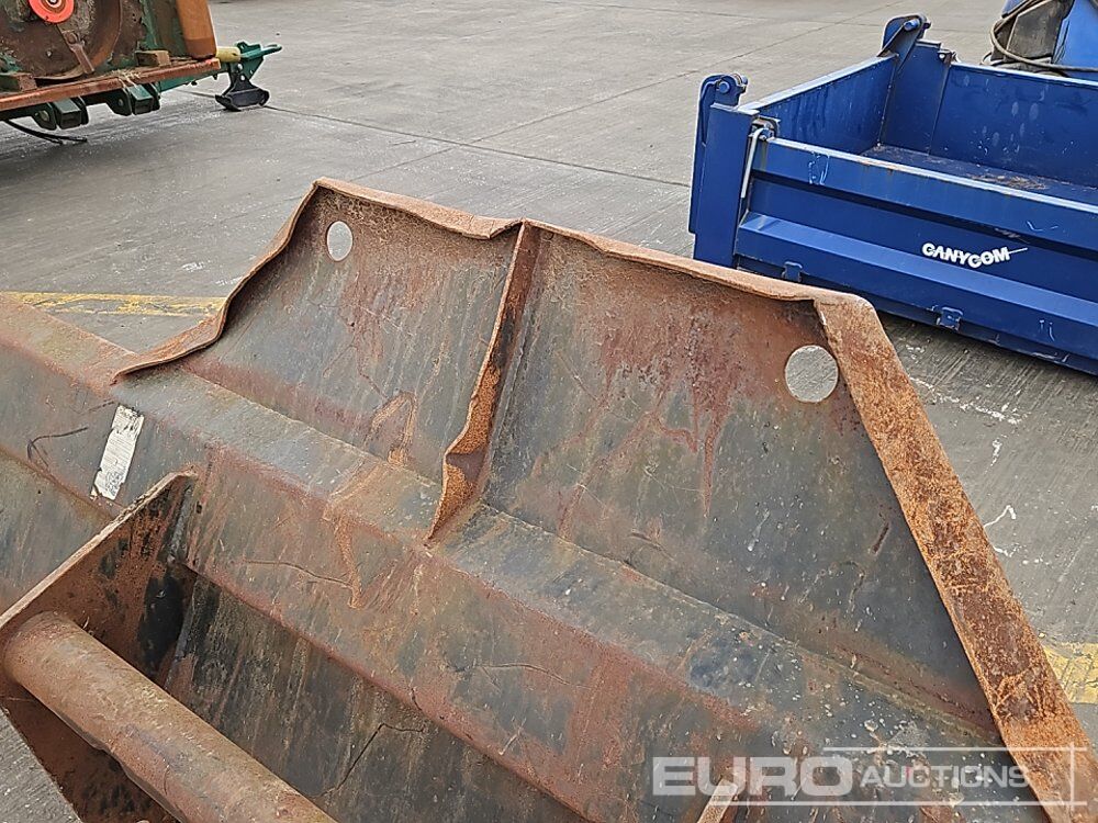 Godet 90" Loading Bucket to suit Telehandler: photos 14