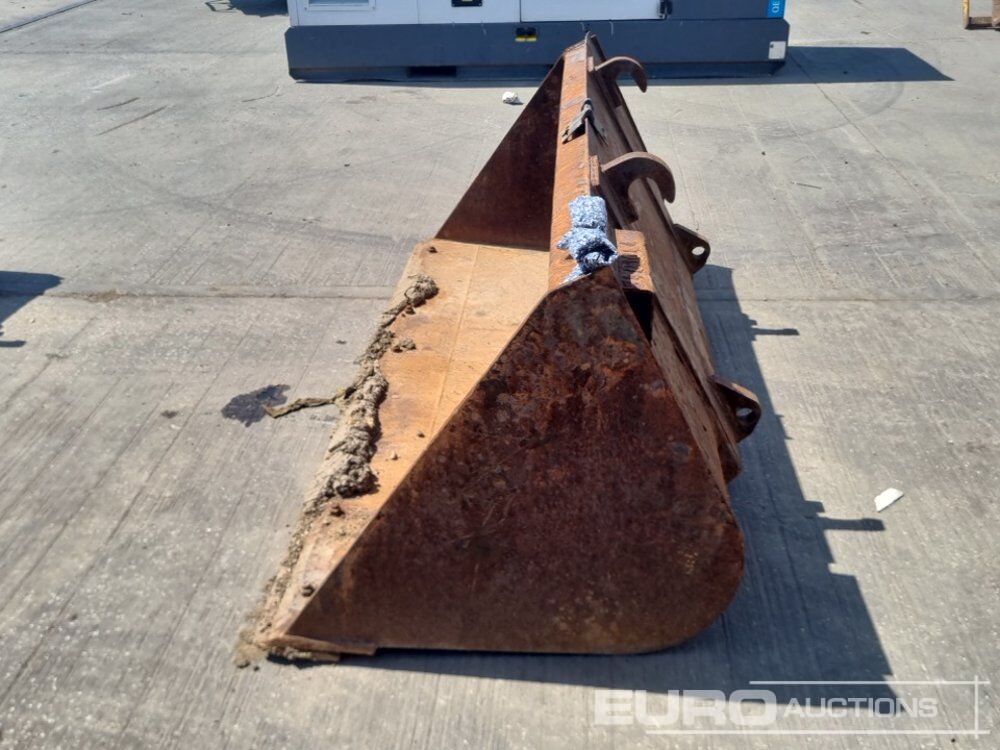 90" Loading Bucket to suit Telehandler - Godet: photos 2 90" Loading Bucket to suit Telehandler - Godet: photos 2