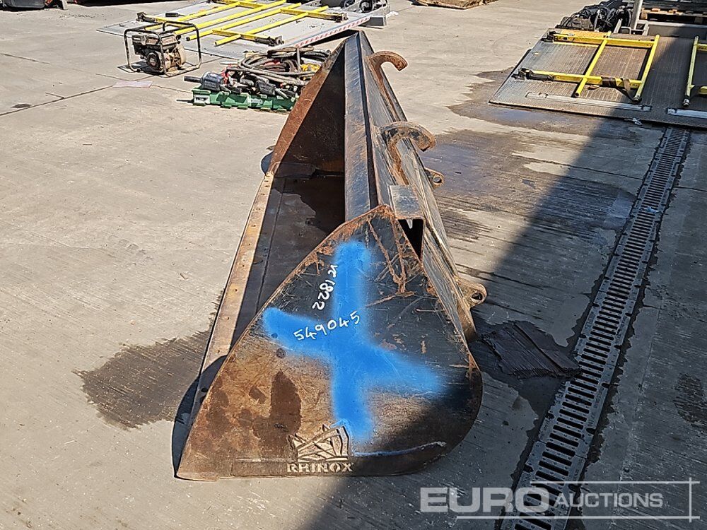 90" Loading Bucket to suit Telehandler - Godet: photos 2 90" Loading Bucket to suit Telehandler - Godet: photos 2
