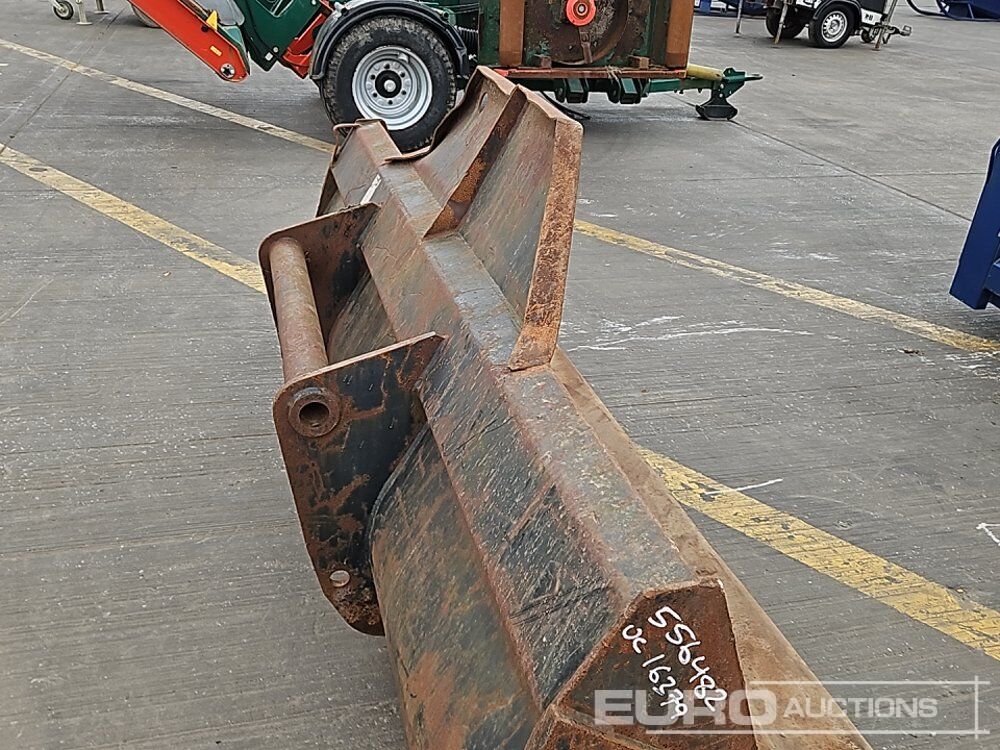 Godet 90" Loading Bucket to suit Telehandler: photos 13