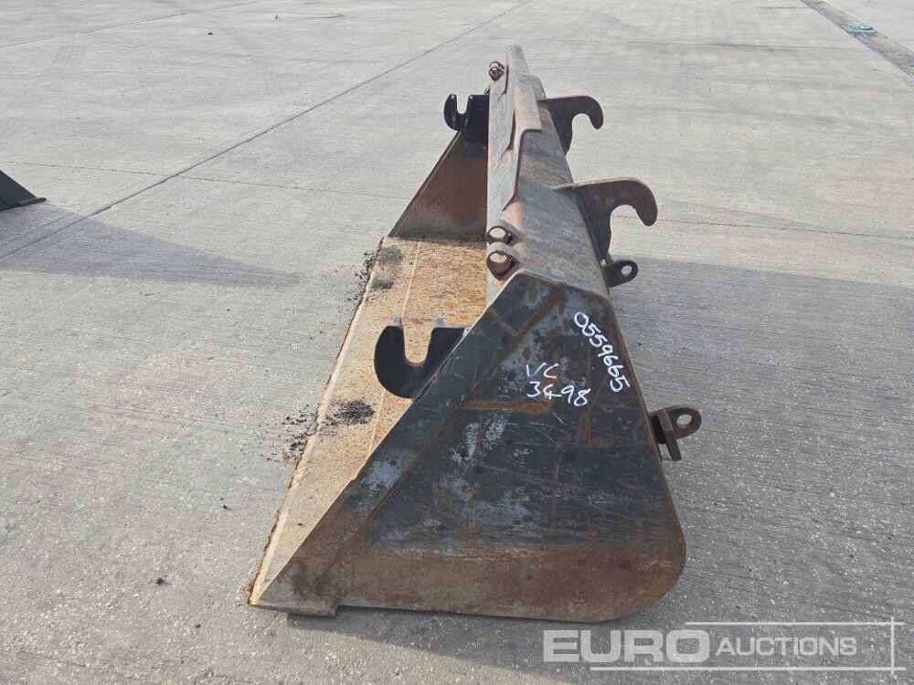 92" Loading Bucket to suit Telehandler - Godet: photos 2 92" Loading Bucket to suit Telehandler - Godet: photos 2