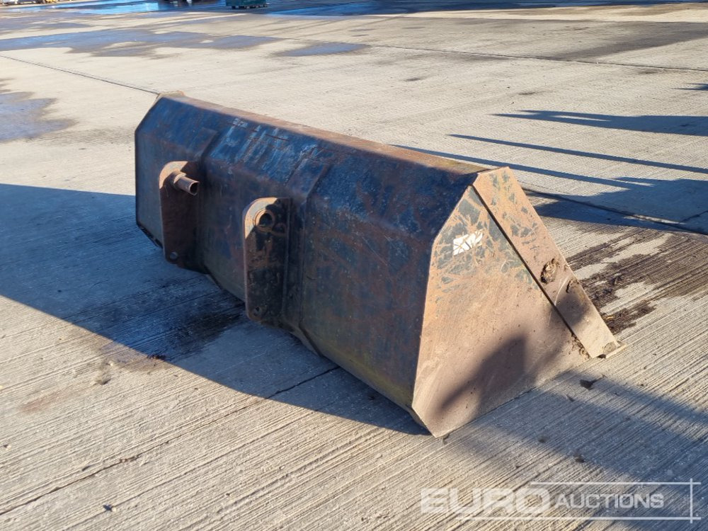 94" Loading Bucket to suit Manitou Telehandler - Godet: photos 5 94" Loading Bucket to suit Manitou Telehandler - Godet: photos 5