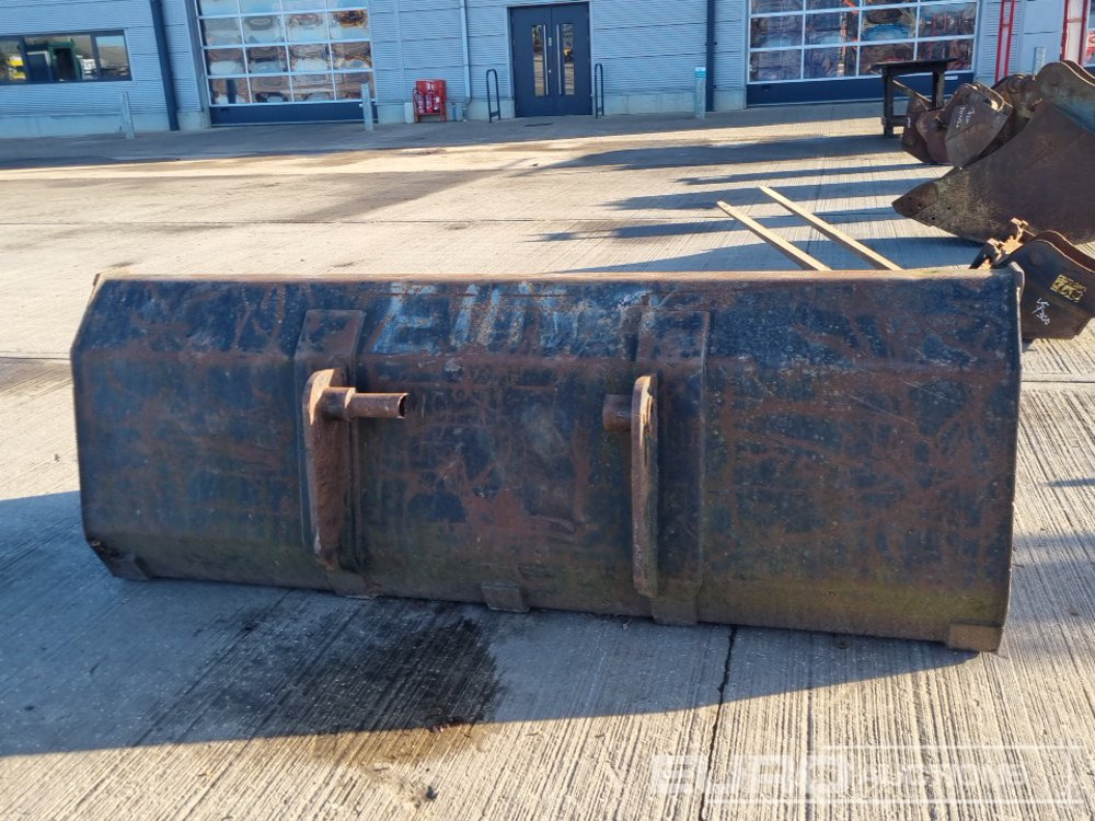 94" Loading Bucket to suit Manitou Telehandler - Godet: photos 4 94" Loading Bucket to suit Manitou Telehandler - Godet: photos 4