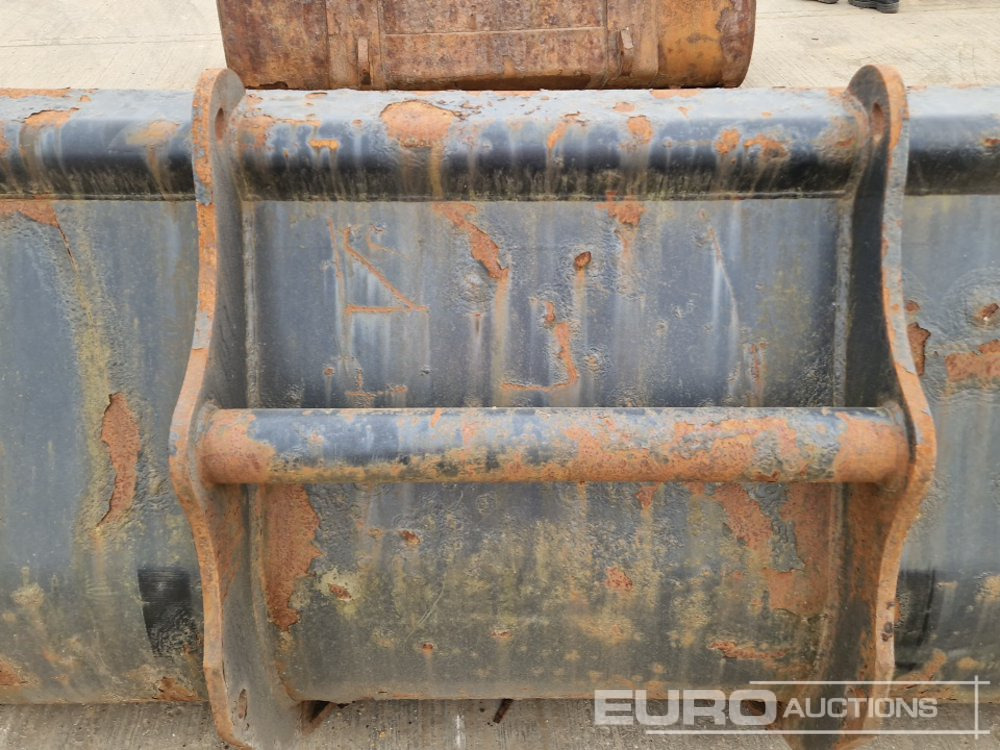 Godet 94" Loading Bucket to suit Telehandler: photos 12