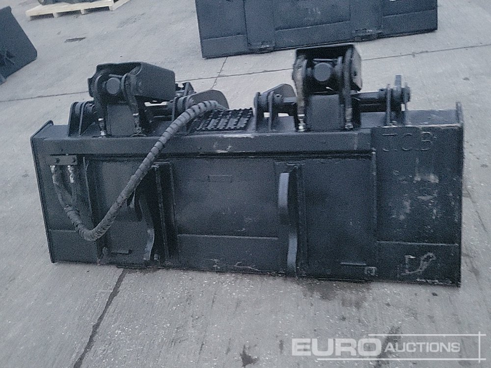 CAT 68" Hydraulic Grapple Bucket to suit Telehandler - Godet: photos 4 CAT 68" Hydraulic Grapple Bucket to suit Telehandler - Godet: photos 4