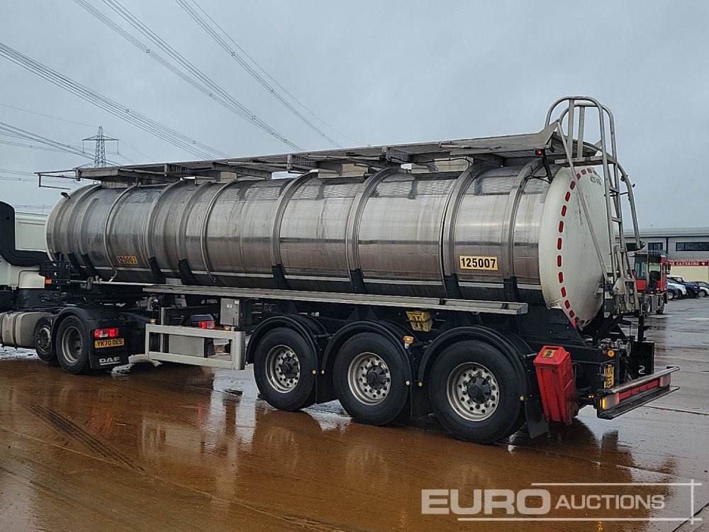 CLAYTON COMMERCIALS Tri Axle Tanker Trailer - Semi-remorque citerne: photos 3 CLAYTON COMMERCIALS Tri Axle Tanker Trailer - Semi-remorque citerne: photos 3