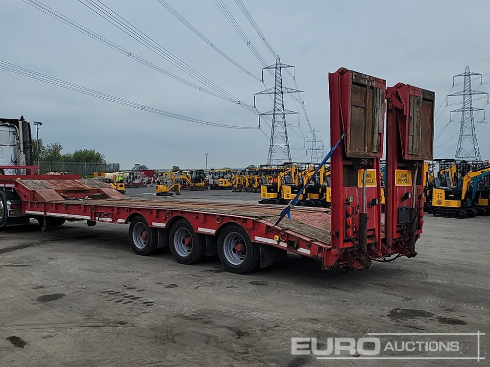 Cheiftain Tri Axle Stepframe Low Loader Trailer, Neck Ramps, Out Riggers, Hydraulic Flip Toe Ramps - Semi-remorque surbaissé: photos 3 Cheiftain Tri Axle Stepframe Low Loader Trailer, Neck Ramps, Out Riggers, Hydraulic Flip Toe Ramps - Semi-remorque surbaissé: photos 3