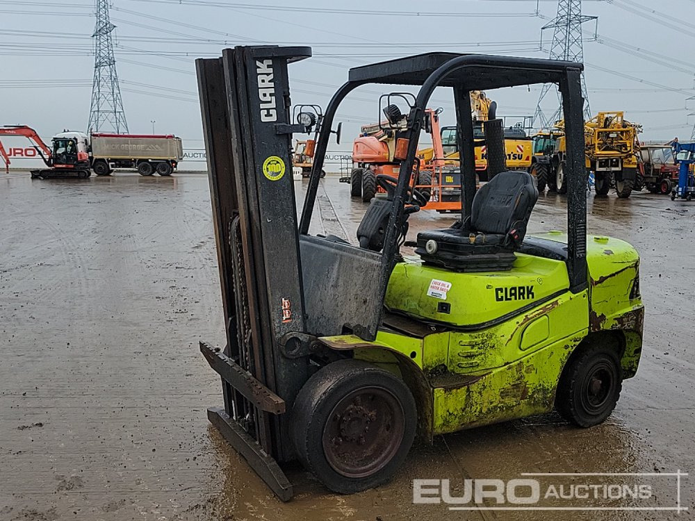 Clark GTS33D - Chariot élévateur diesel: photos 1 Clark GTS33D - Chariot élévateur diesel: photos 1