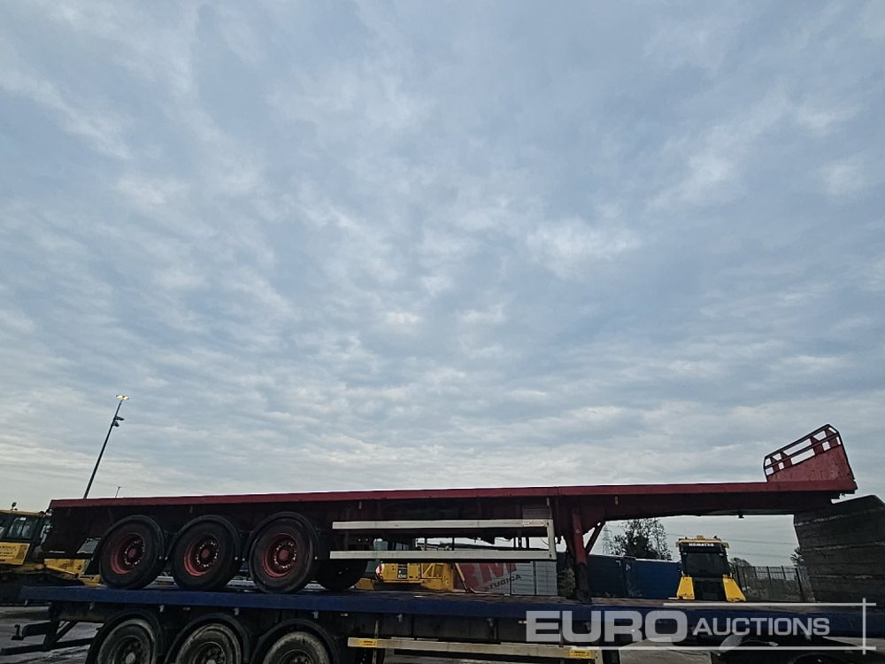 Semi-remorque plateau Dennison Trailers Tri Axle Extendable Flat Bed Trailer: photos 6