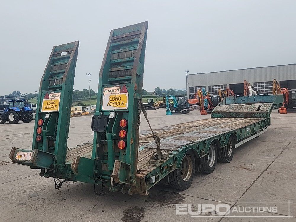 Dennison Tri Axle Step Frame Low Loader Trailer, Hydraulic Ramps, Neck Ramps (Selling After lot 778) - Remorque porte-engin surbaissée: photos 5 Dennison Tri Axle Step Frame Low Loader Trailer, Hydraulic Ramps, Neck Ramps (Selling After lot 778) - Remorque porte-engin surbaissée: photos 5