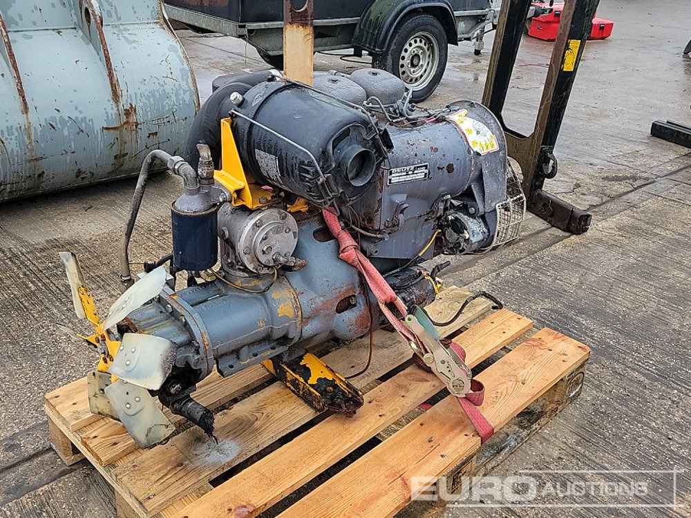Deutz 2 Cylinder Engine - Moteur: photos 1 Deutz 2 Cylinder Engine - Moteur: photos 1