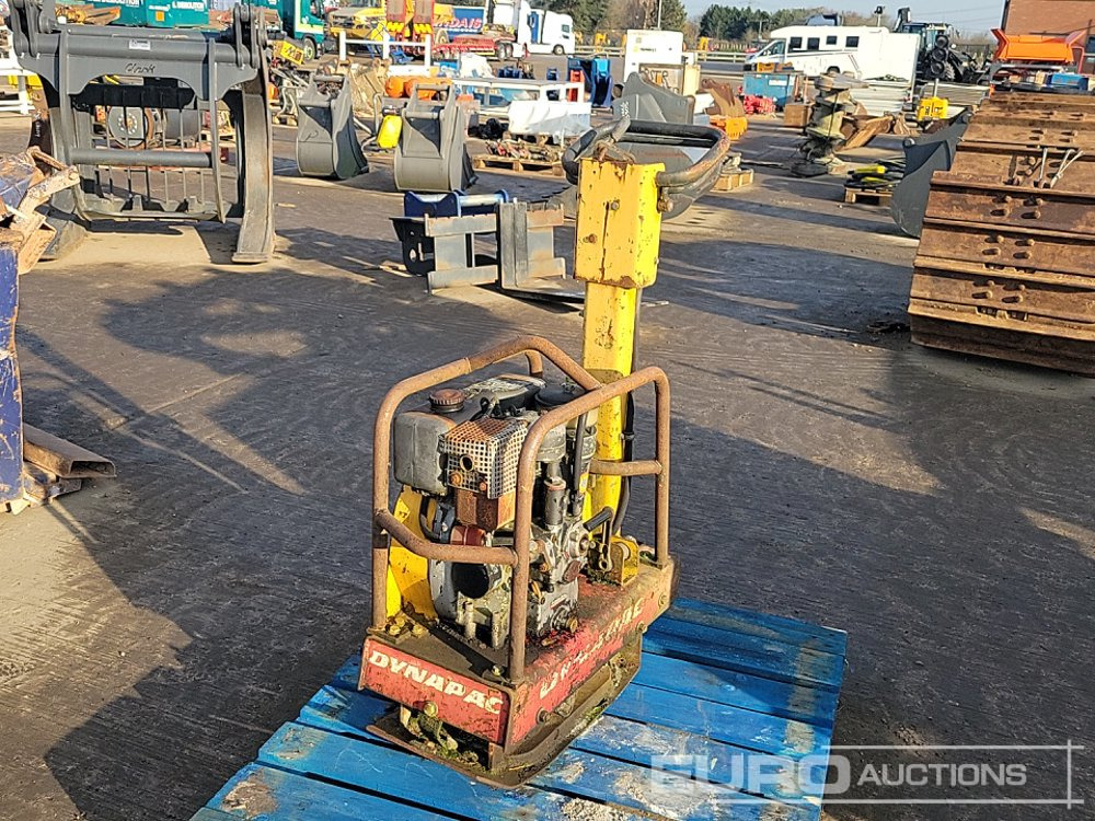 Dynapac Diesel Compaction Plate - Travaux routiers: photos 3 Dynapac Diesel Compaction Plate - Travaux routiers: photos 3