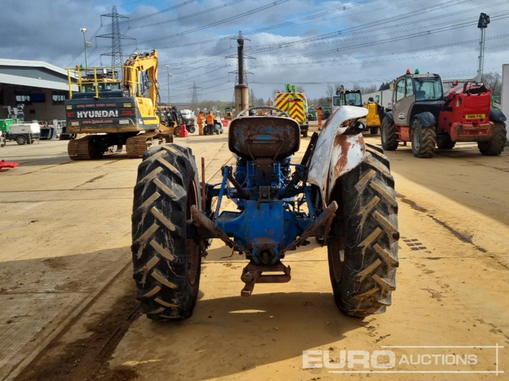 Ford 2000 - Tracteur agricole: photos 4 Ford 2000 - Tracteur agricole: photos 4