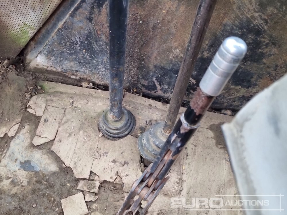 Tractopelle Ford 555: photos 40