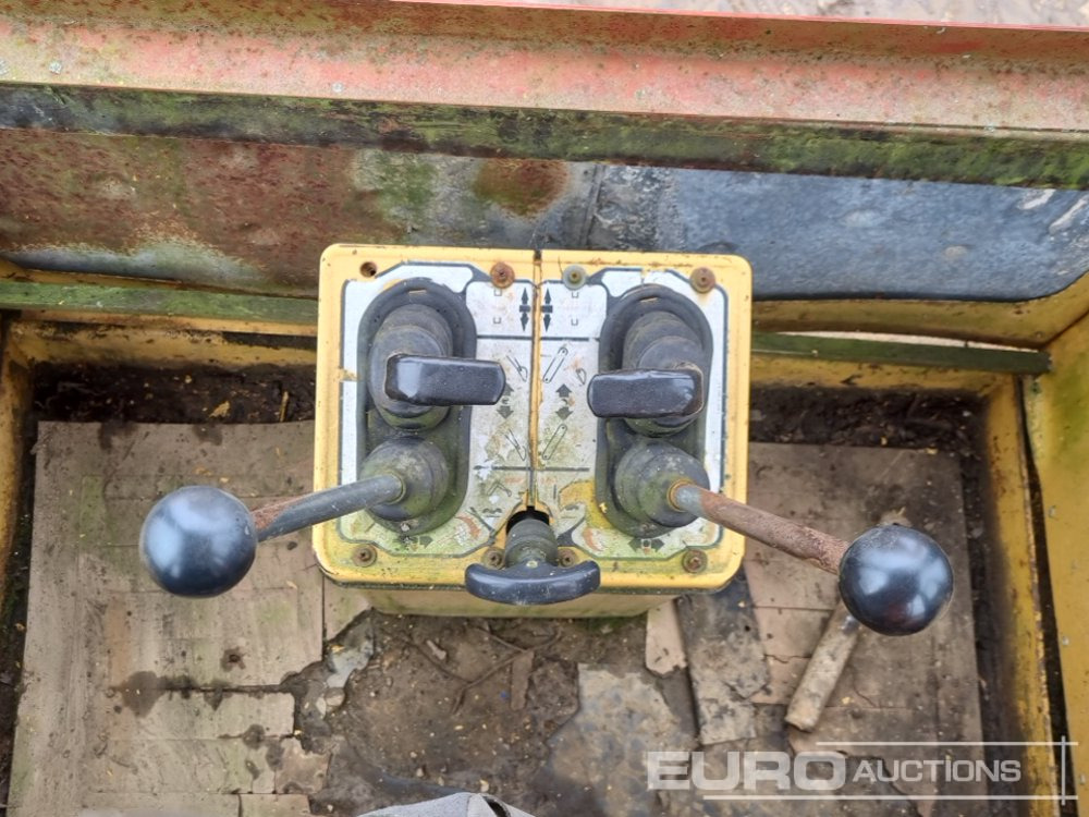 Tractopelle Ford 555: photos 49