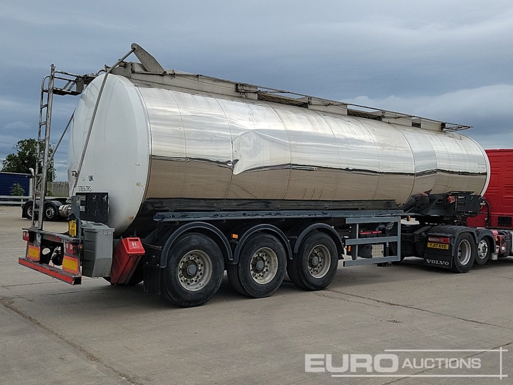 Fruehauf Tri Axle Tanker Trailer - Semi-remorque citerne: photos 5 Fruehauf Tri Axle Tanker Trailer - Semi-remorque citerne: photos 5