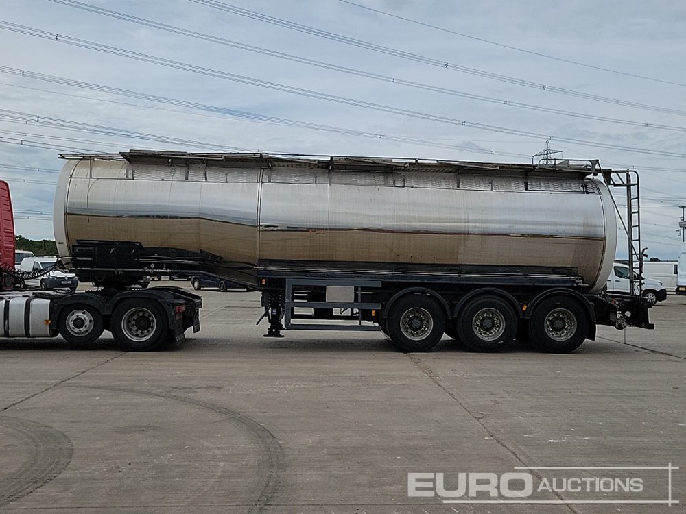 Fruehauf Tri Axle Tanker Trailer - Semi-remorque citerne: photos 2 Fruehauf Tri Axle Tanker Trailer - Semi-remorque citerne: photos 2