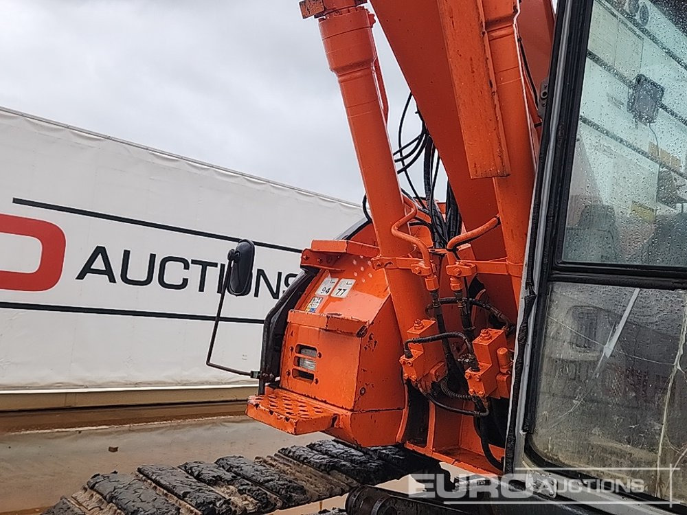 Pelle sur chenille Hitachi ZX135UR: photos 16