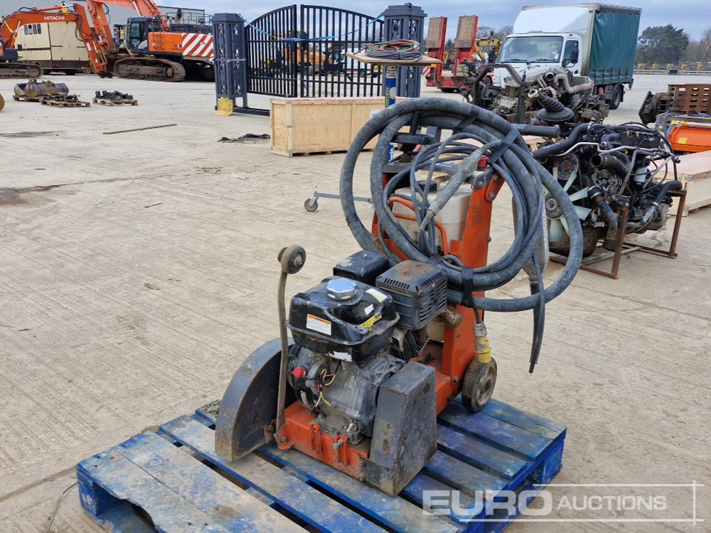 Husqvarna FS400LV - Travaux routiers: photos 1 Husqvarna FS400LV - Travaux routiers: photos 1