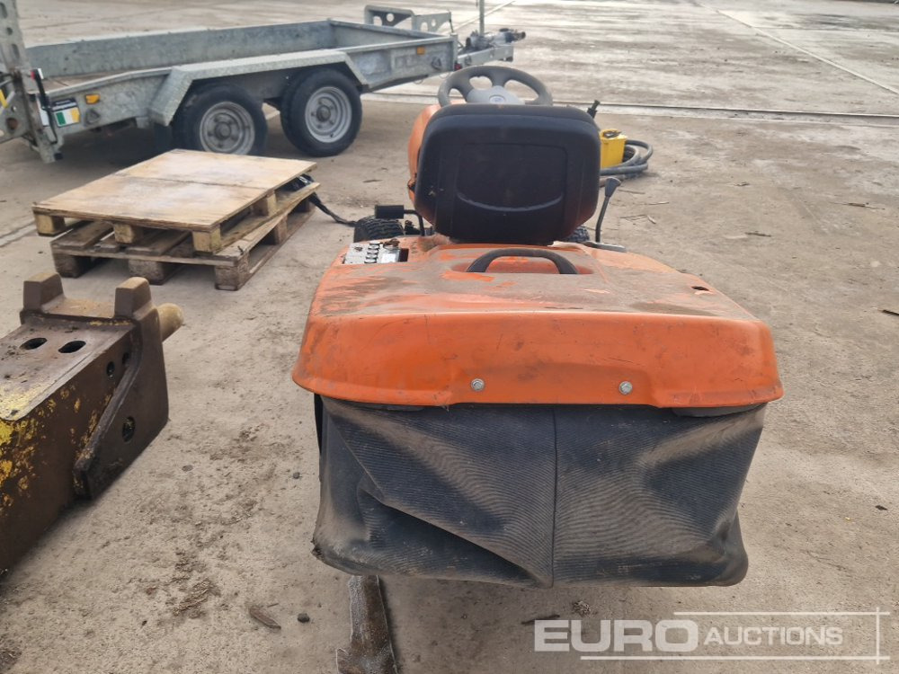 Husqvarna Ride On Lawnmower, - Motofaucheuse: photos 3 Husqvarna Ride On Lawnmower, - Motofaucheuse: photos 3