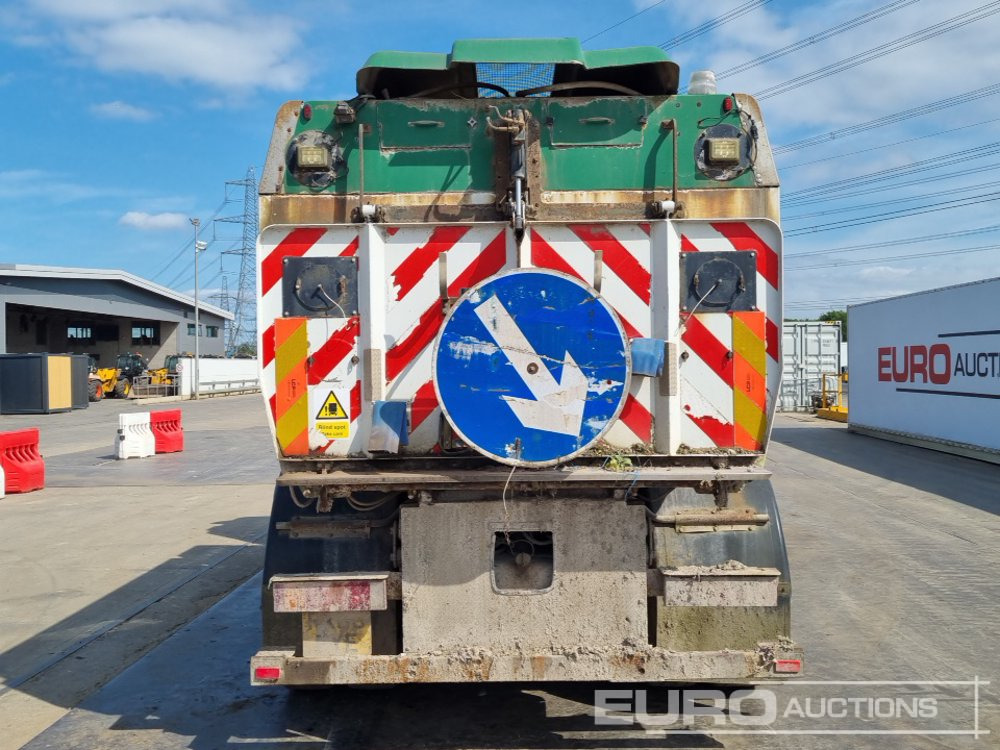 Iveco 150E22 - Balayeuse de voirie: photos 4 Iveco 150E22 - Balayeuse de voirie: photos 4