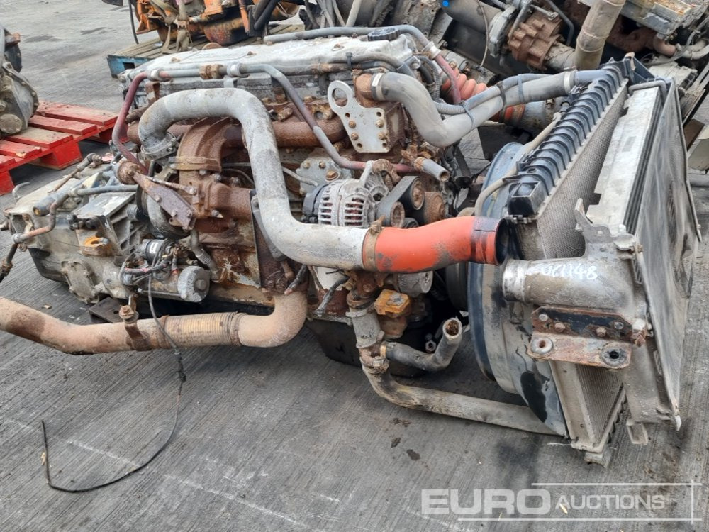 Iveco 6 Cylinder Engine, Gearbox, Pump - Moteur: photos 2 Iveco 6 Cylinder Engine, Gearbox, Pump - Moteur: photos 2