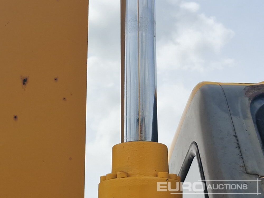 Pelle sur chenille JCB JS130: photos 28 Pelle sur chenille JCB JS130: photos 28