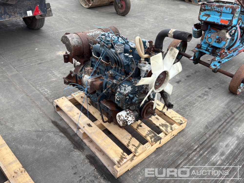 Kubota 4 Cylinder Engine - Moteur: photos 3 Kubota 4 Cylinder Engine - Moteur: photos 3