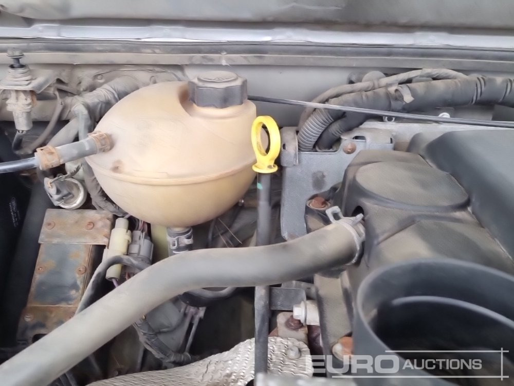 SUV Land Rover Defender: photos 18