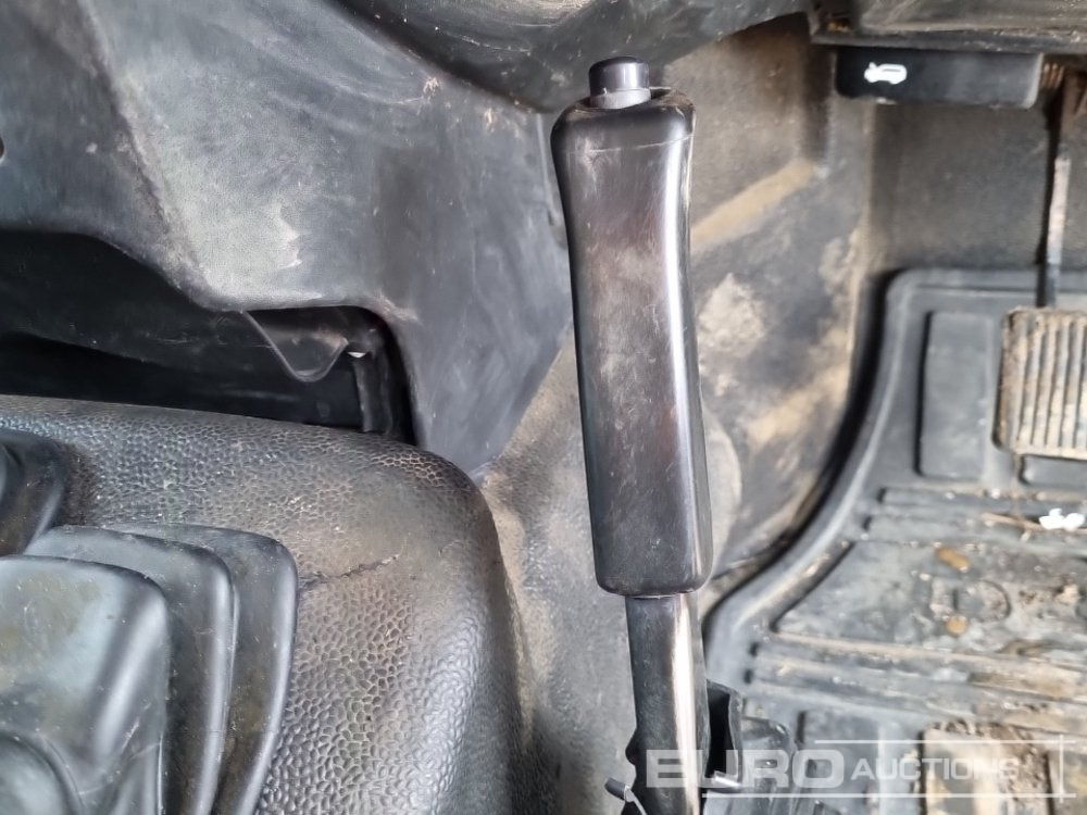 SUV Land Rover Defender: photos 38