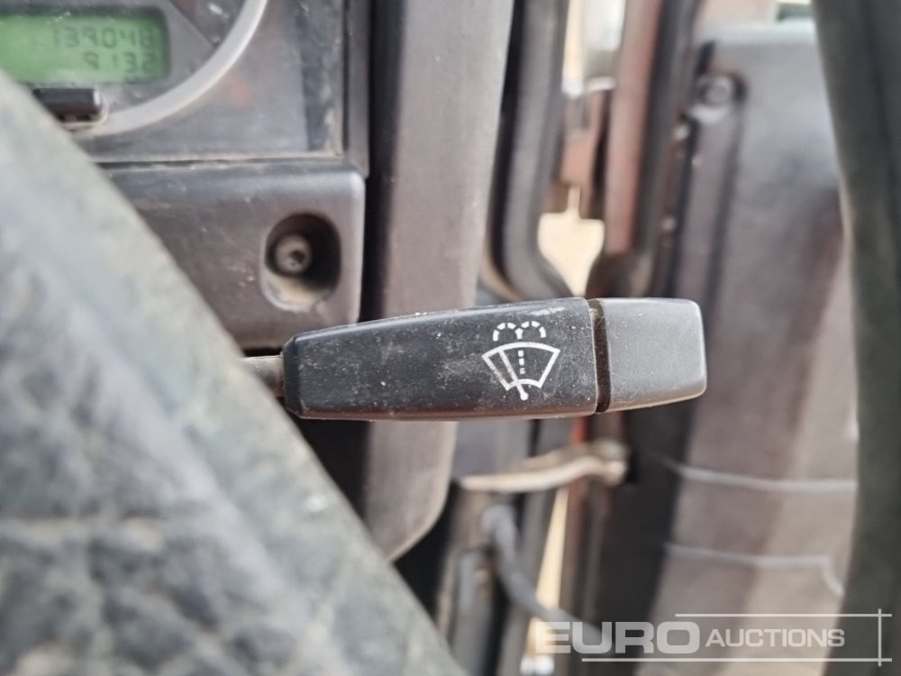 SUV Land Rover Defender: photos 40