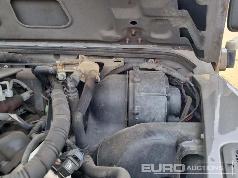 SUV Land Rover Defender: photos 14