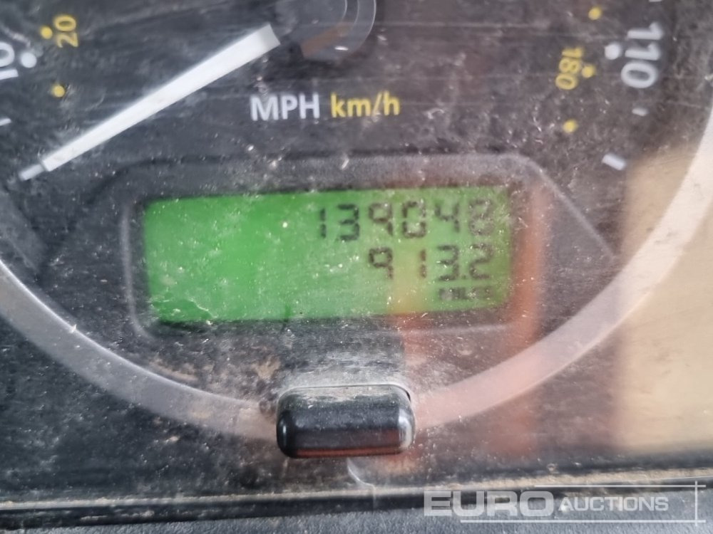 SUV Land Rover Defender: photos 43