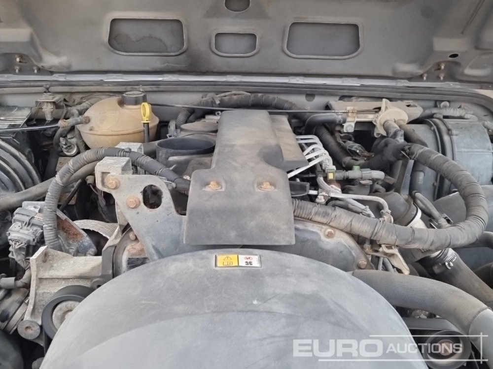 SUV Land Rover Defender: photos 16