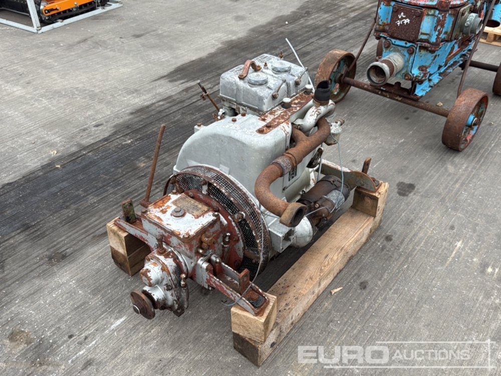Lister 2 Cylinder Engine - Moteur: photos 1 Lister 2 Cylinder Engine - Moteur: photos 1