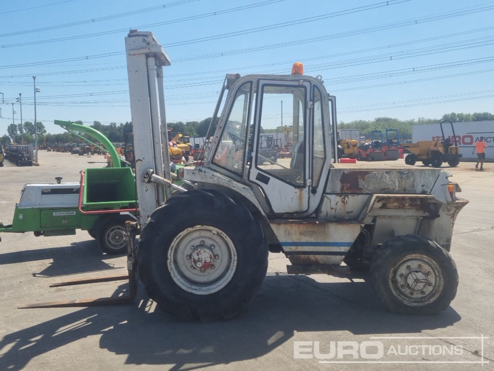 Manitou Diesel Rough Terrain Forklift, 2 Stage Mast, Forks - Chariot tout terrain: photos 2 Manitou Diesel Rough Terrain Forklift, 2 Stage Mast, Forks - Chariot tout terrain: photos 2