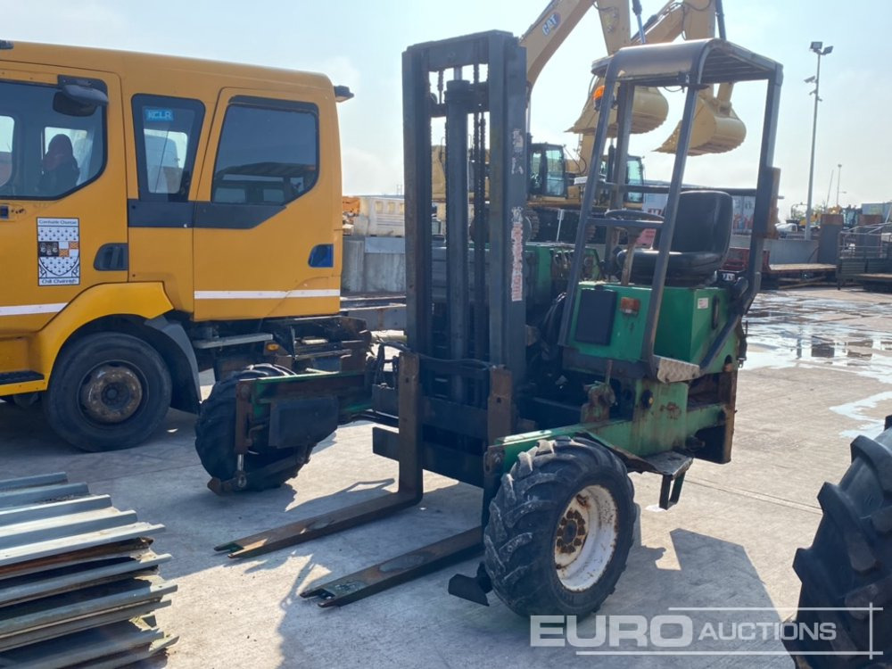 Moffett Mounty M7 24.3W, 3 Wheeled Trailer Mountable Forklift, 2 Stage Mast - Chariot embarqué: photos 1 Moffett Mounty M7 24.3W, 3 Wheeled Trailer Mountable Forklift, 2 Stage Mast - Chariot embarqué: photos 1