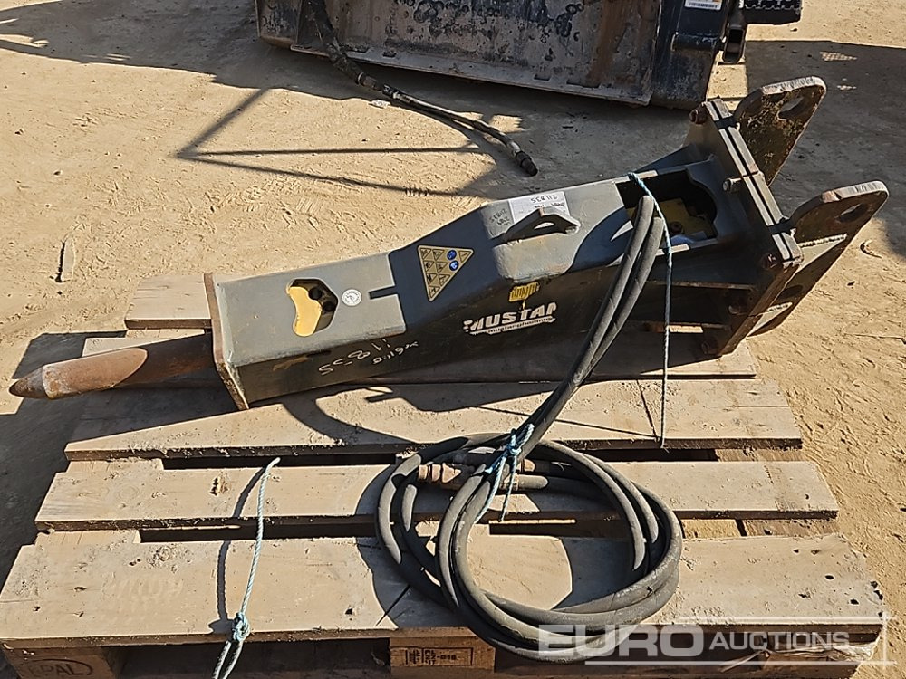 Mustang HM200 - Marteau hydraulique: photos 2 Mustang HM200 - Marteau hydraulique: photos 2
