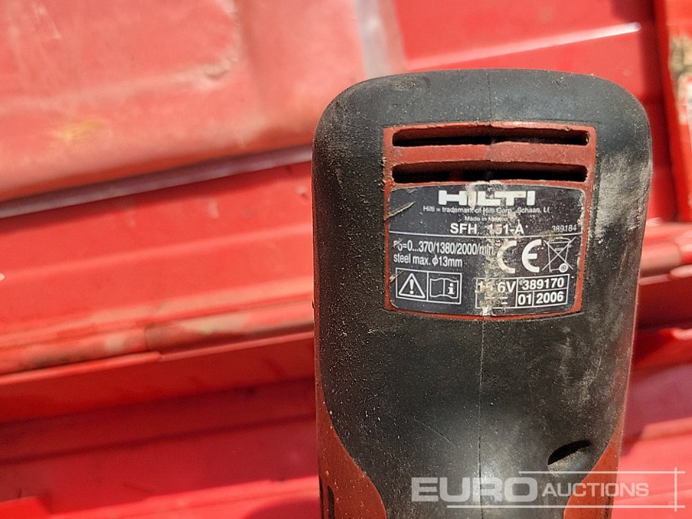 Matériel de chantier Paslode PPM35Ci Battery Nail Gun, Bosch 230Volt Heat Gun, Hilti Battery Drill (3 of), 110Volt Transformer: photos 19