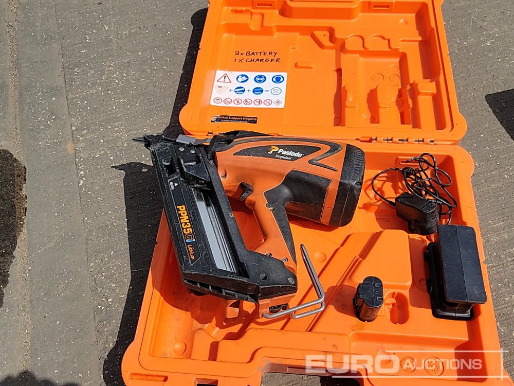 Matériel de chantier Paslode PPM35Ci Battery Nail Gun, Bosch 230Volt Heat Gun, Hilti Battery Drill (3 of), 110Volt Transformer: photos 37