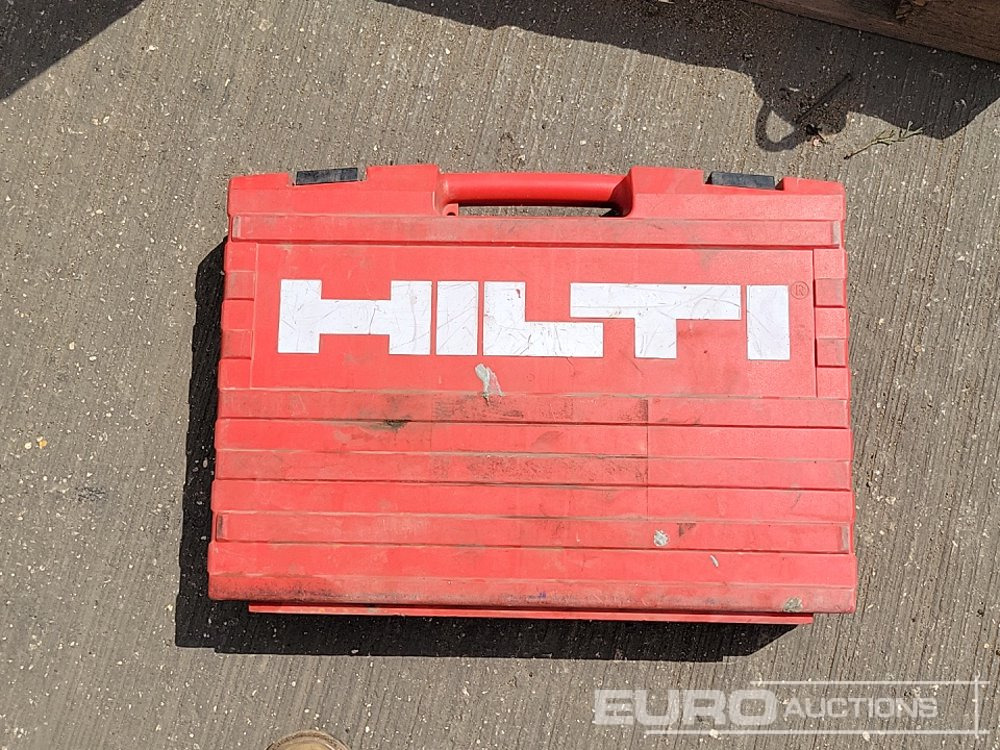 Matériel de chantier Paslode PPM35Ci Battery Nail Gun, Bosch 230Volt Heat Gun, Hilti Battery Drill (3 of), 110Volt Transformer: photos 15