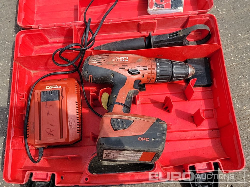 Matériel de chantier Paslode PPM35Ci Battery Nail Gun, Bosch 230Volt Heat Gun, Hilti Battery Drill (3 of), 110Volt Transformer: photos 31