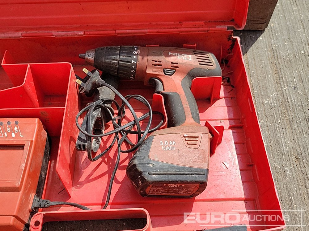 Matériel de chantier Paslode PPM35Ci Battery Nail Gun, Bosch 230Volt Heat Gun, Hilti Battery Drill (3 of), 110Volt Transformer: photos 23